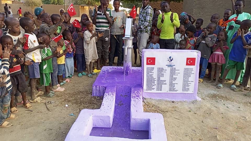 AFRİKA TAM SU KUYUSU 